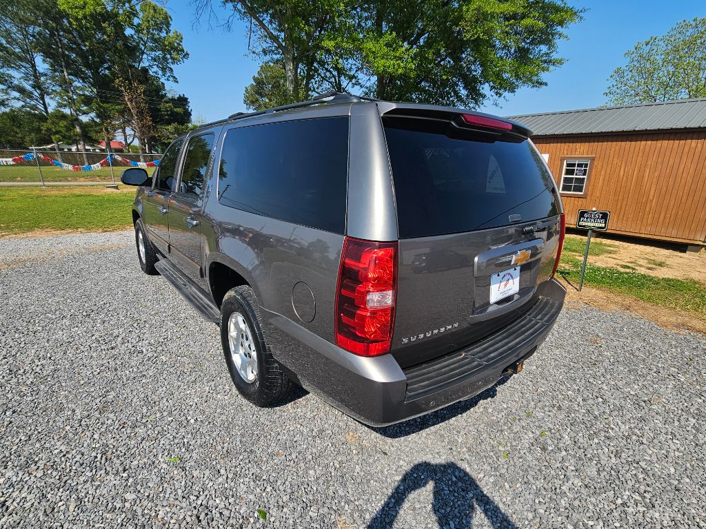 2012 Chevrolet Suburban LT - Photo 7